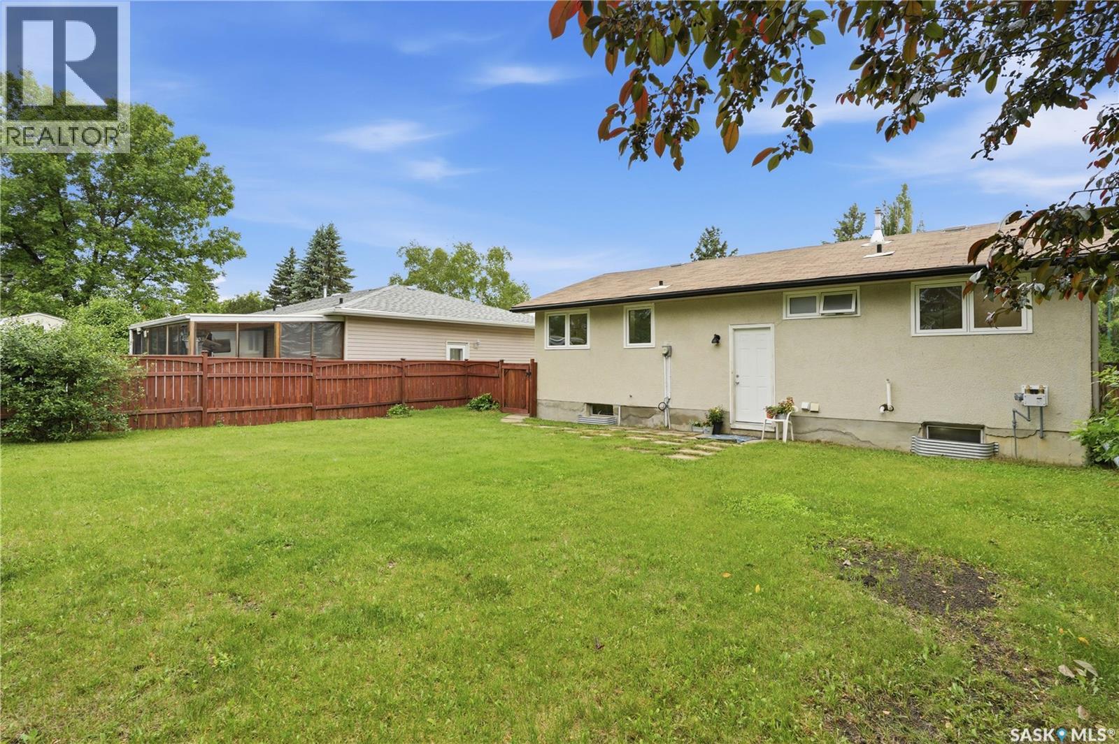 130 Birch CRESCENT — photo 45