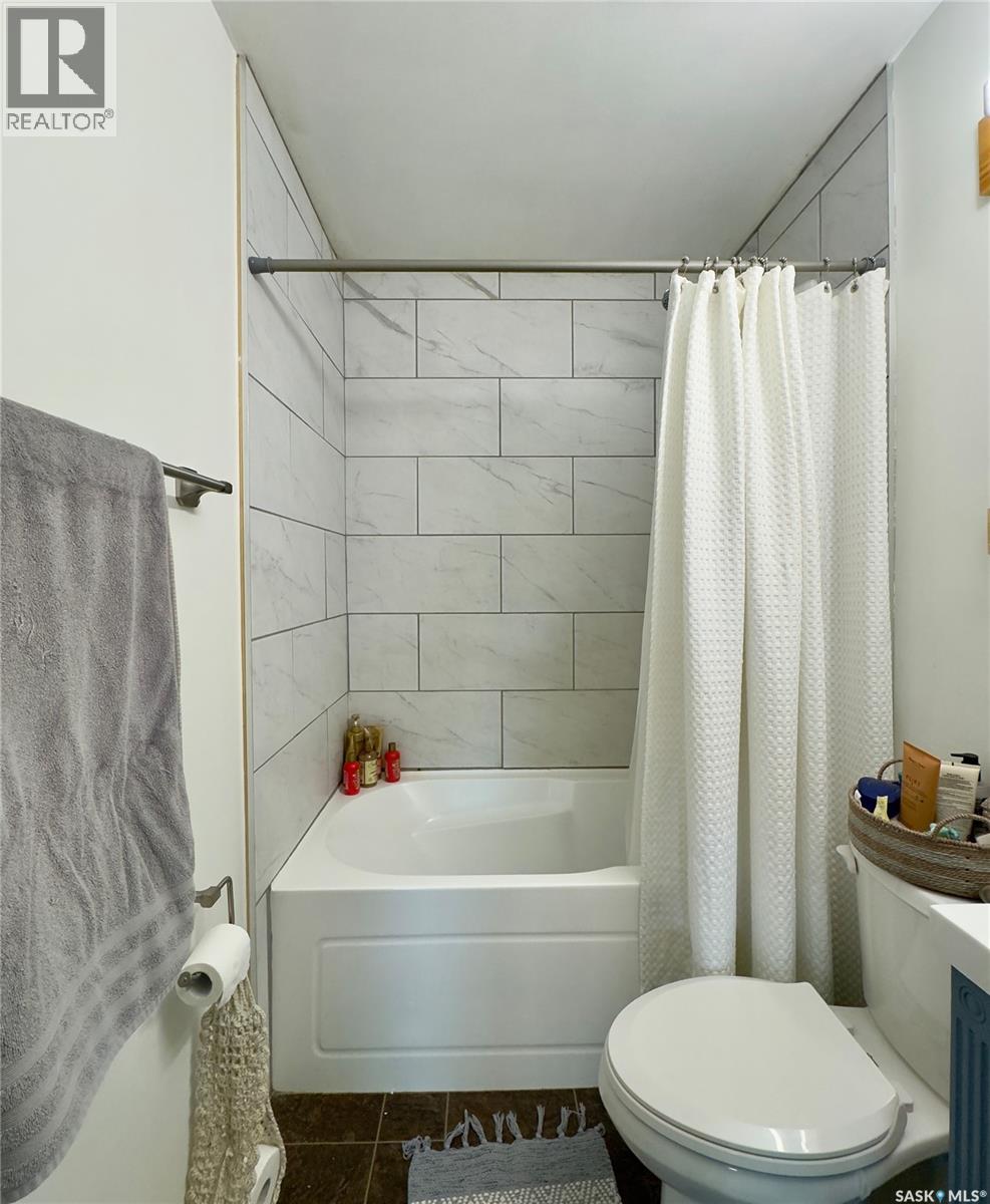 6007 Neufeld AVENUE — photo 10