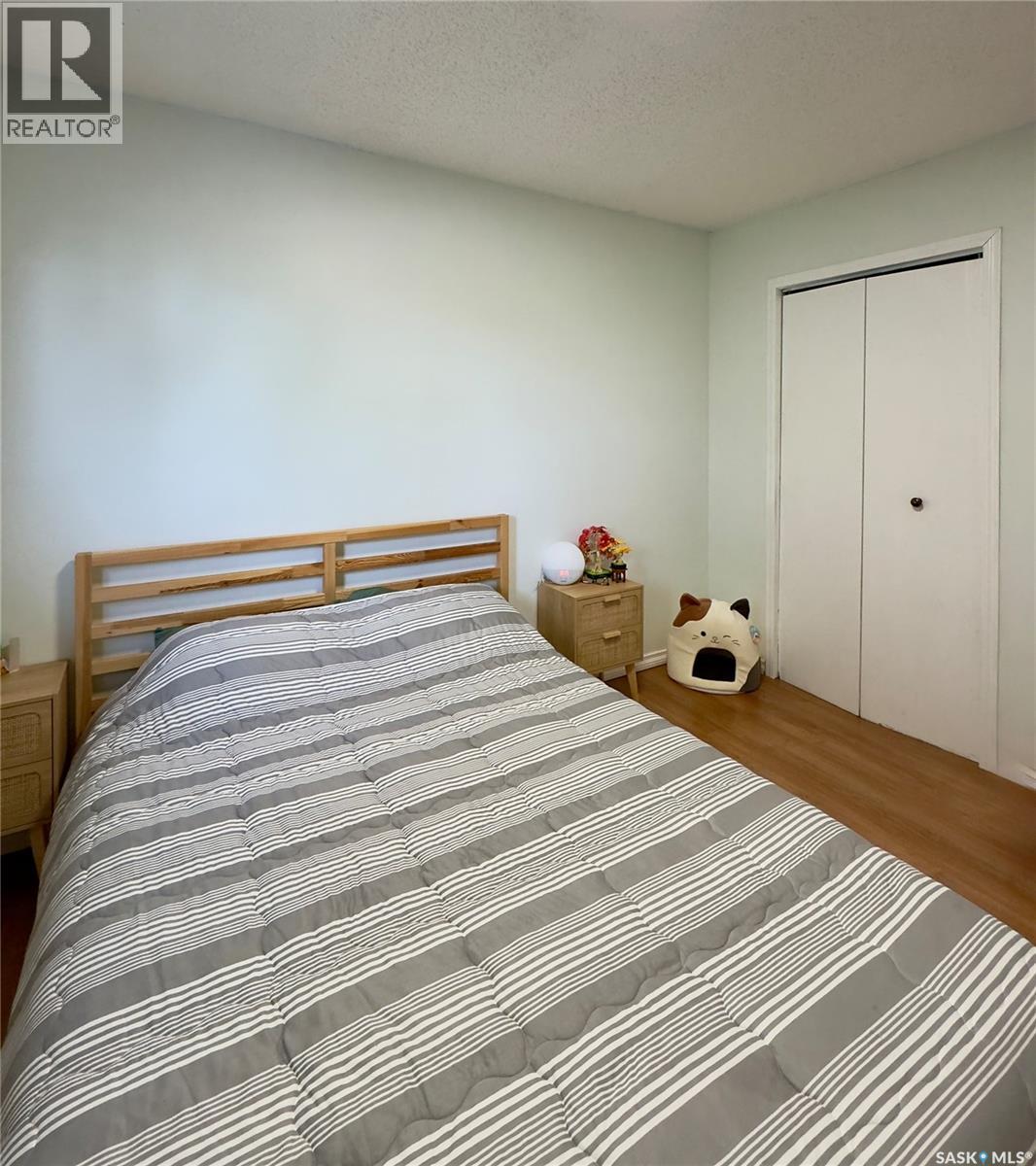 6007 Neufeld AVENUE — photo 13