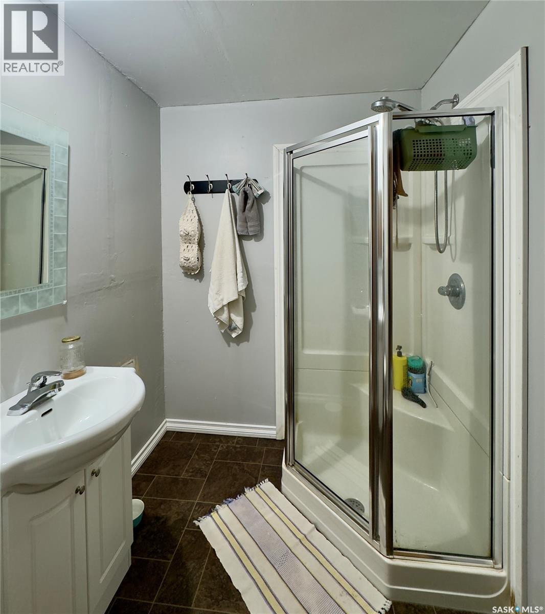 6007 Neufeld AVENUE — photo 15
