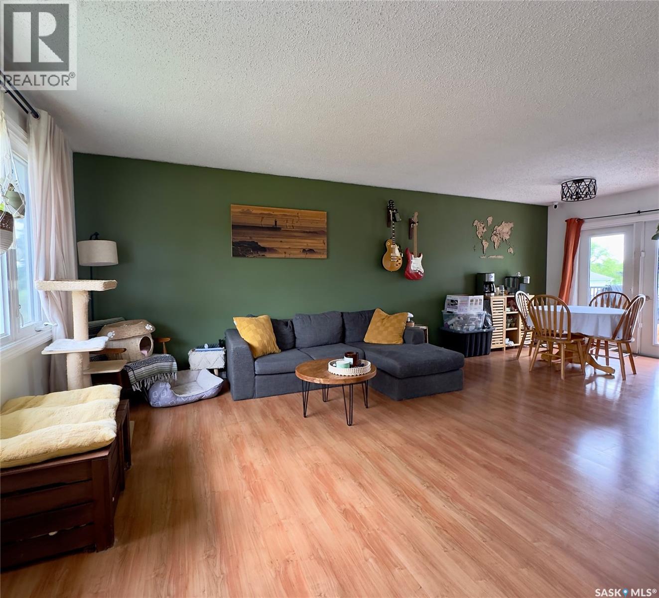 6007 Neufeld AVENUE - photo 2
