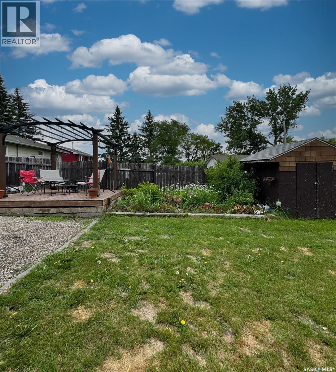 6007 Neufeld AVENUE — photo 22