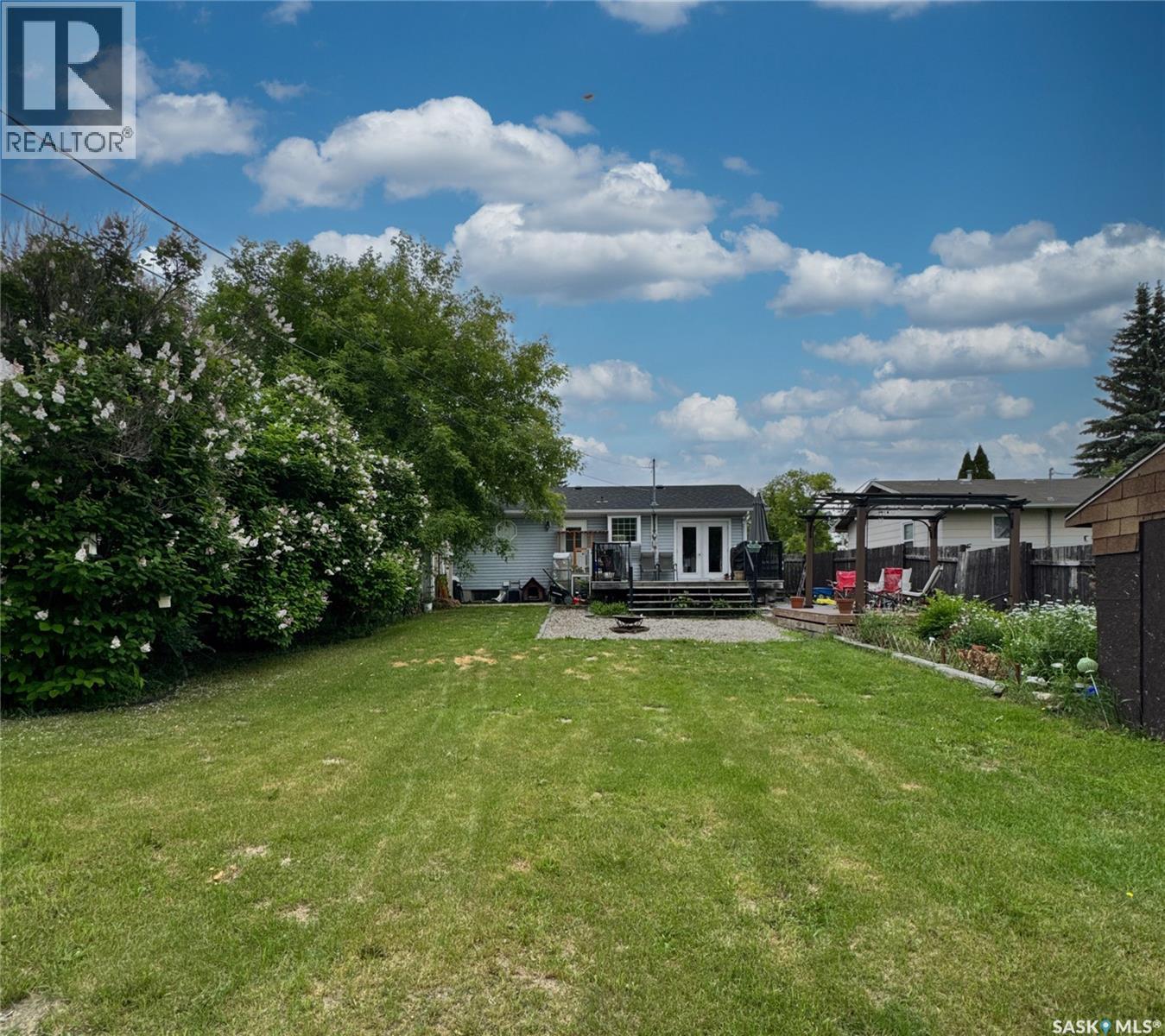 6007 Neufeld AVENUE — photo 23