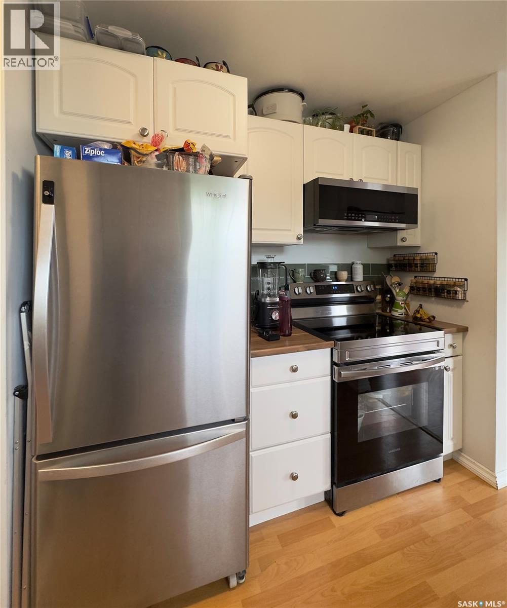 6007 Neufeld AVENUE — photo 8