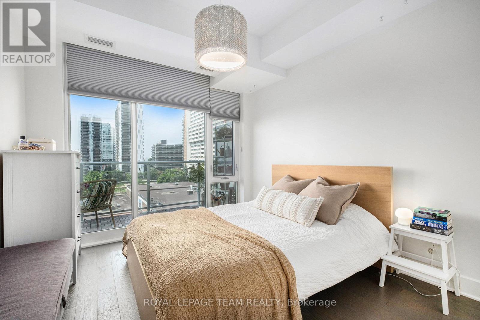 #714 255 BAY STREET - 13