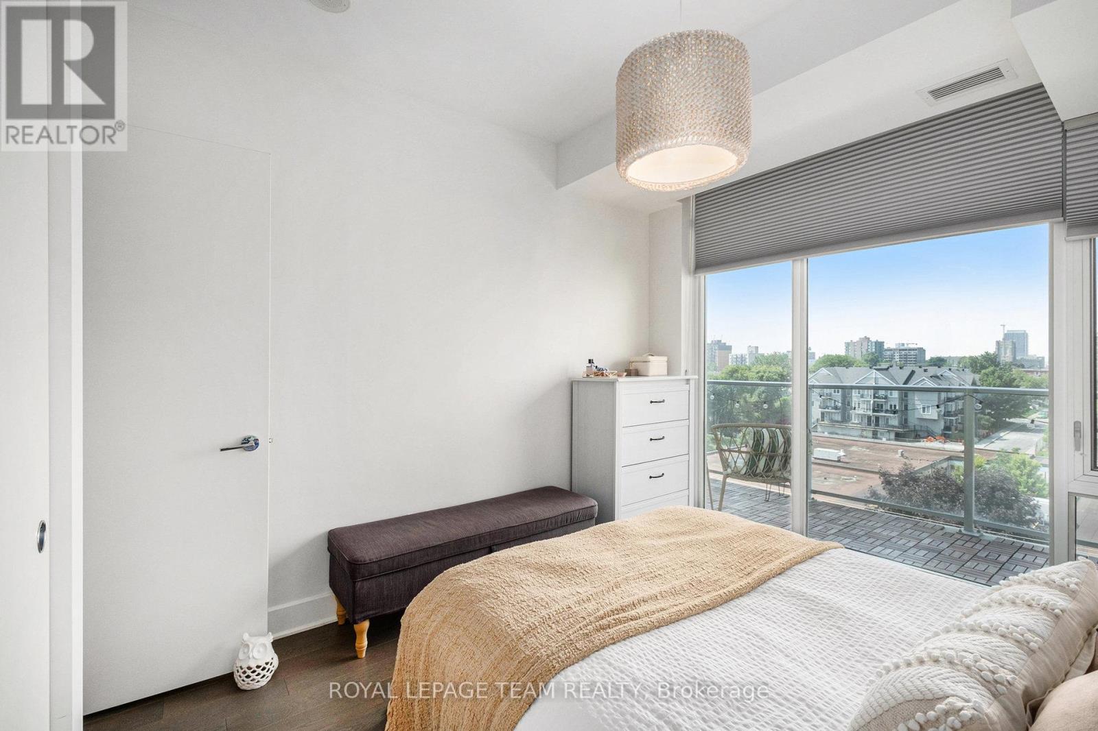 #714 255 BAY STREET - 14