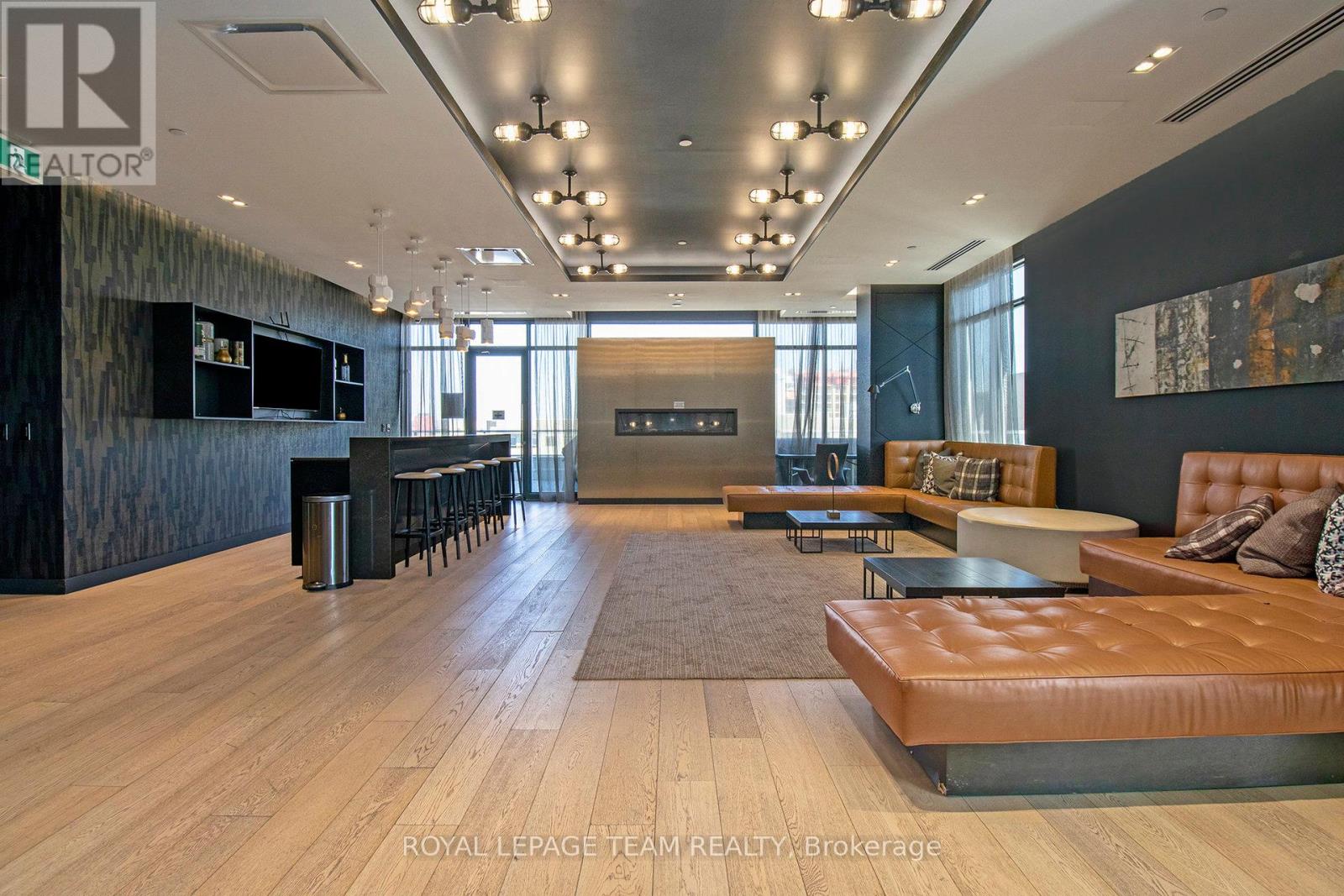 #714 255 BAY STREET - 22
