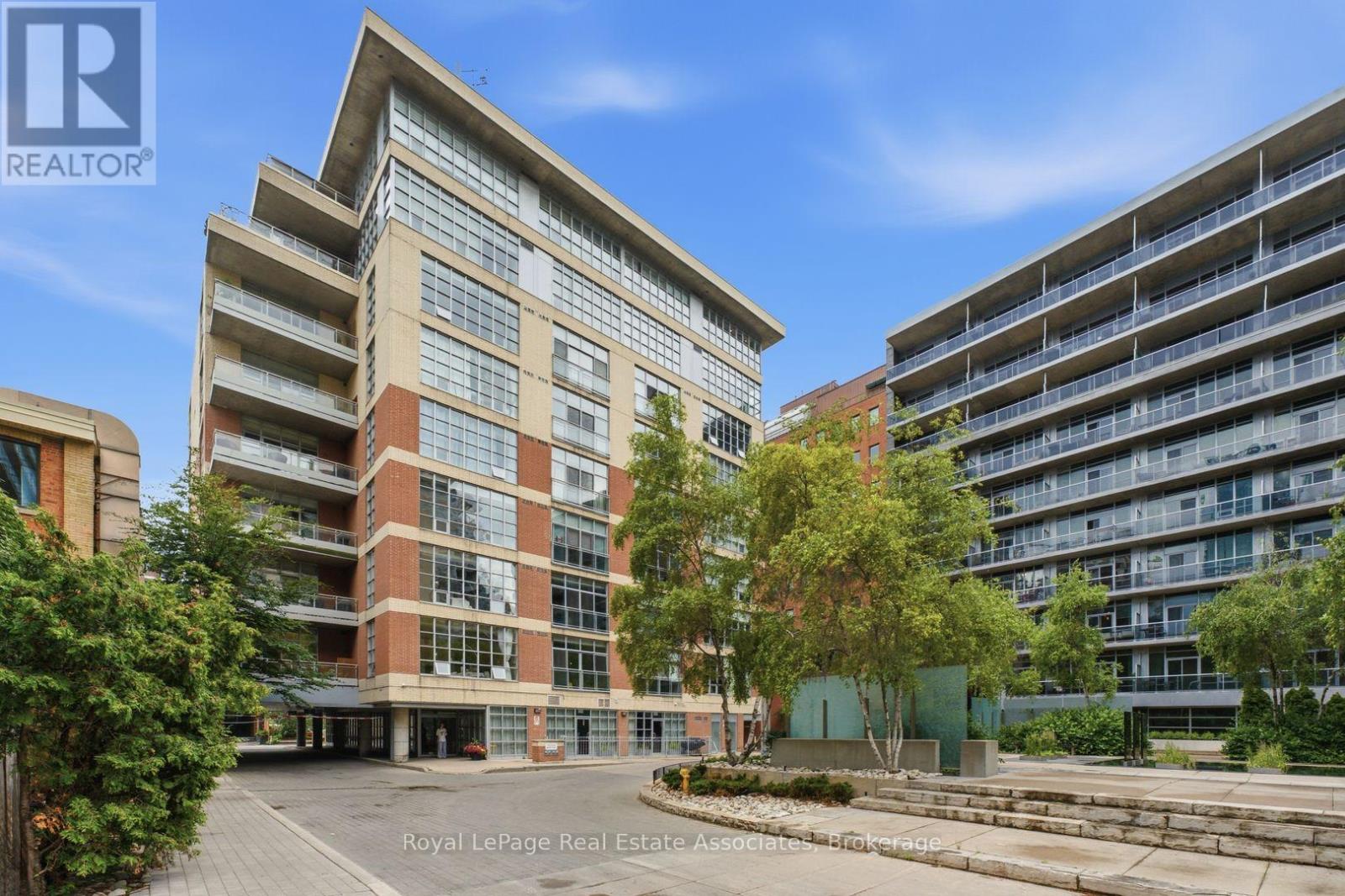 #204 19 BRANT STREET - 1