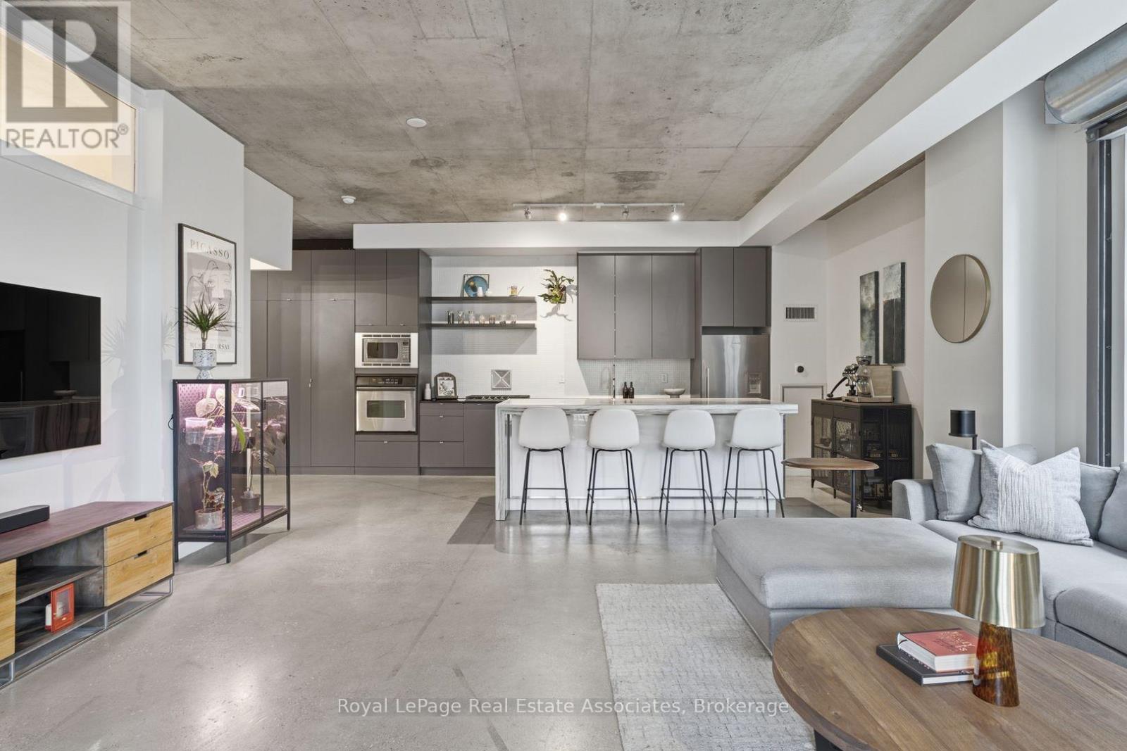 #204 19 BRANT STREET - 10
