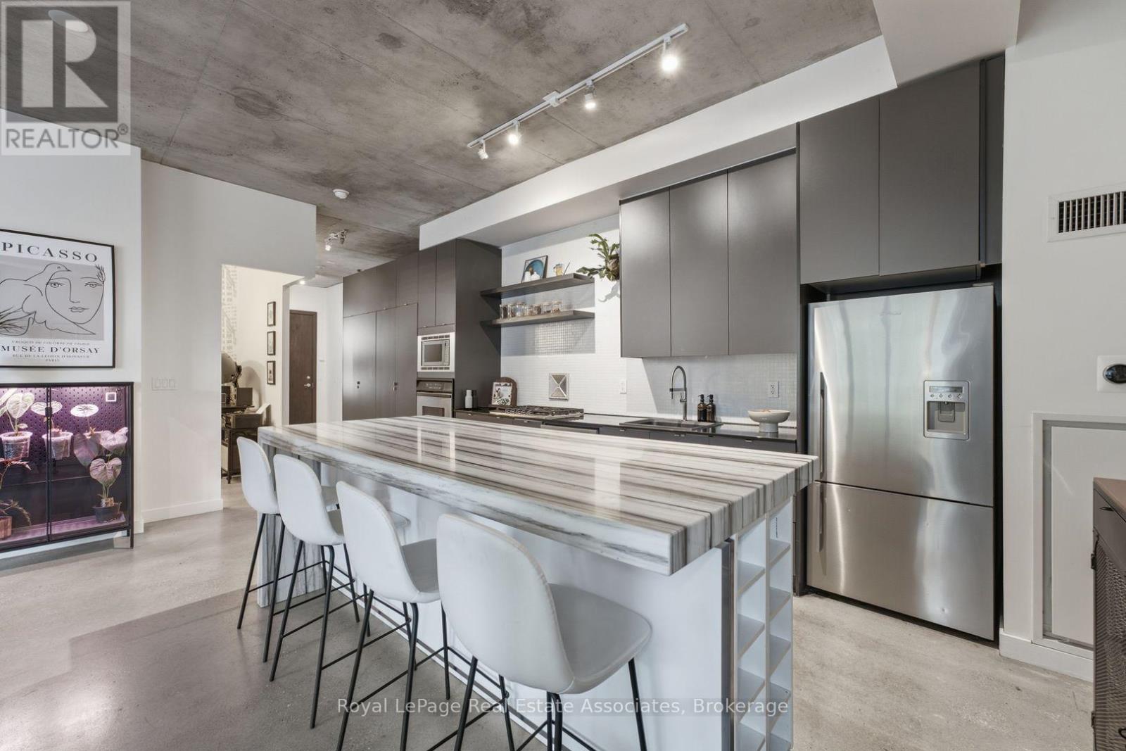 #204 19 BRANT STREET - 11