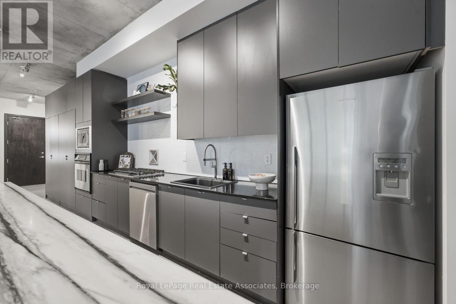 #204 19 BRANT STREET - 12