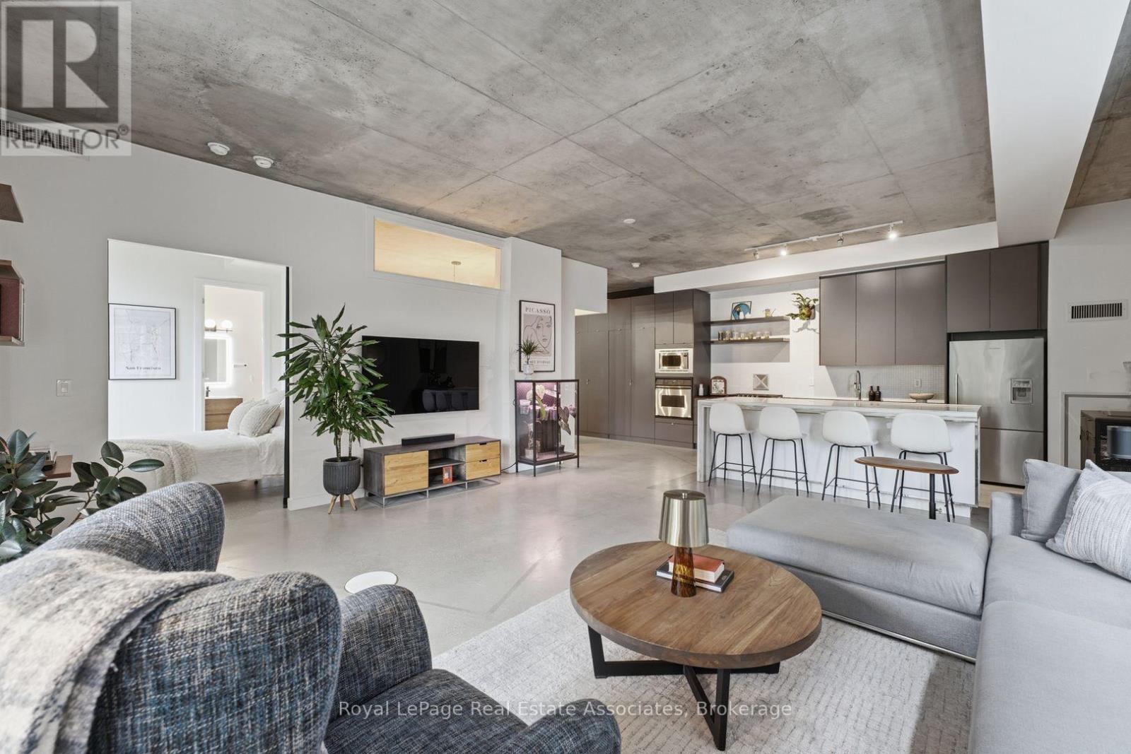 #204 19 BRANT STREET - 15