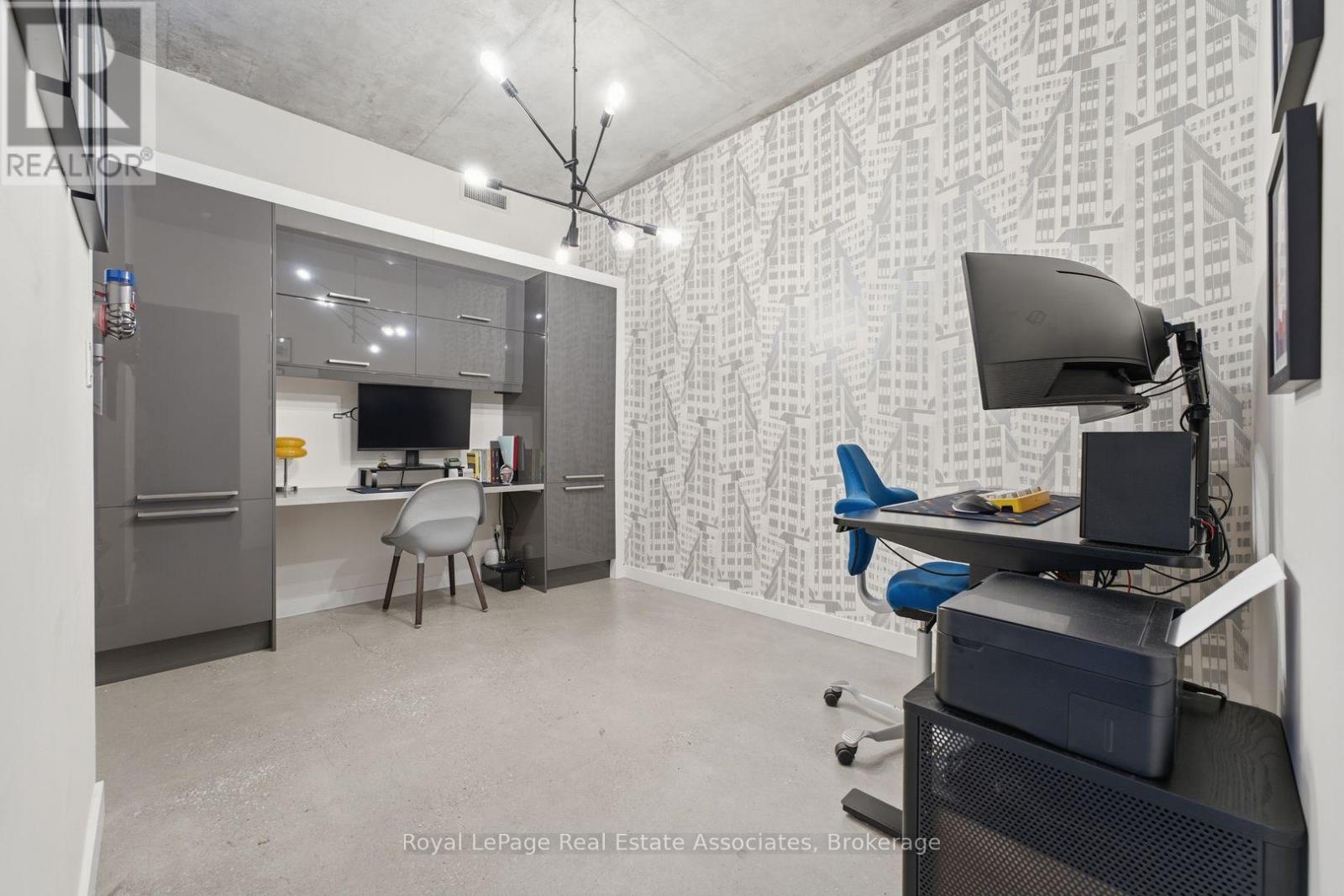 #204 19 BRANT STREET - 20