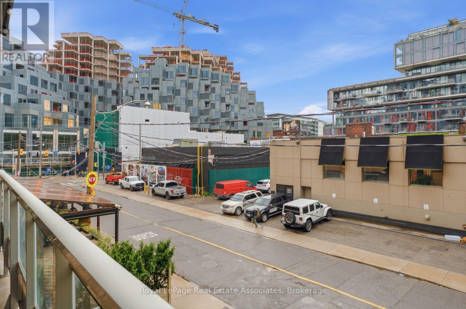 #204 19 BRANT STREET - 24
