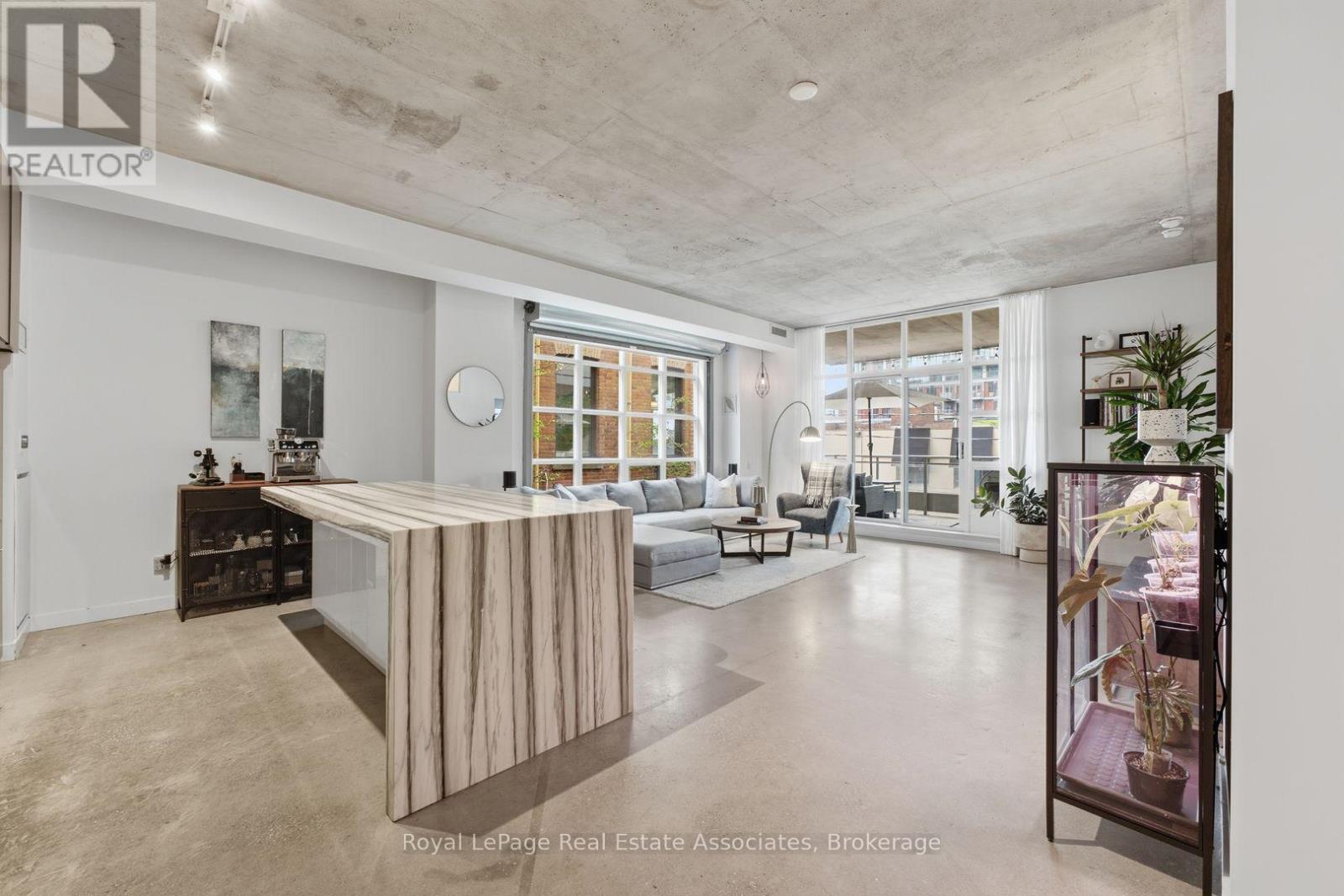 #204 19 BRANT STREET - 4