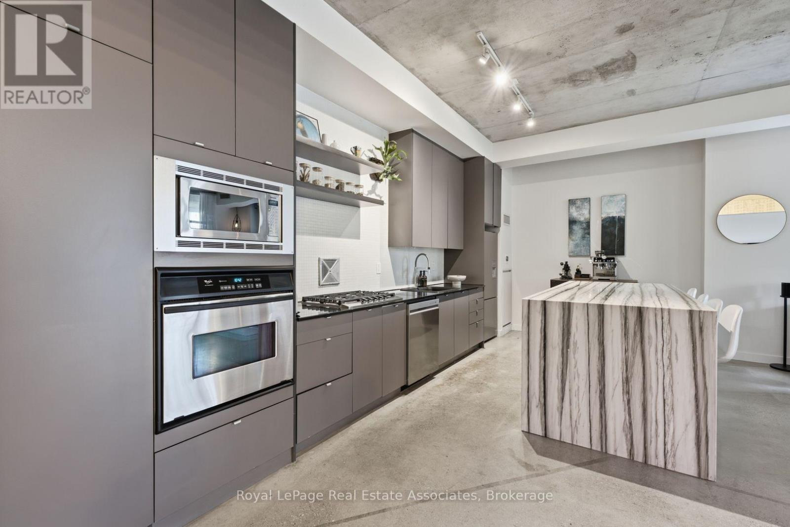 #204 19 BRANT STREET - 6