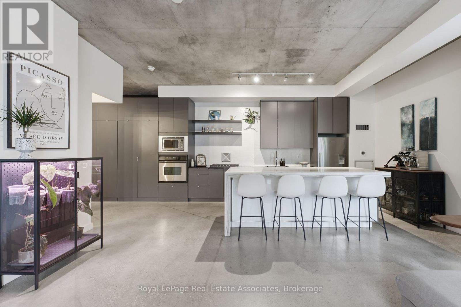 #204 19 BRANT STREET - 8