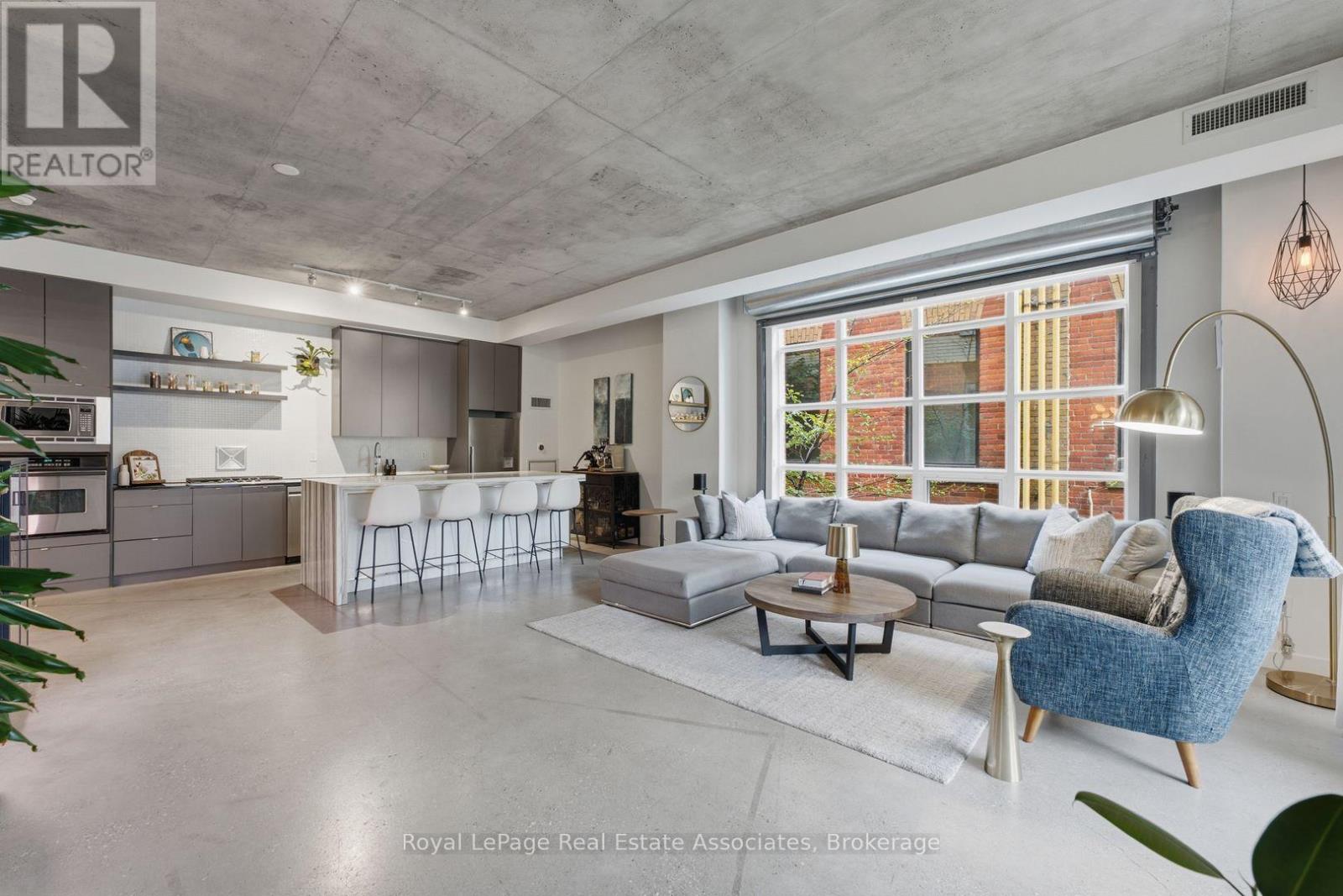 #204 19 BRANT STREET - 9