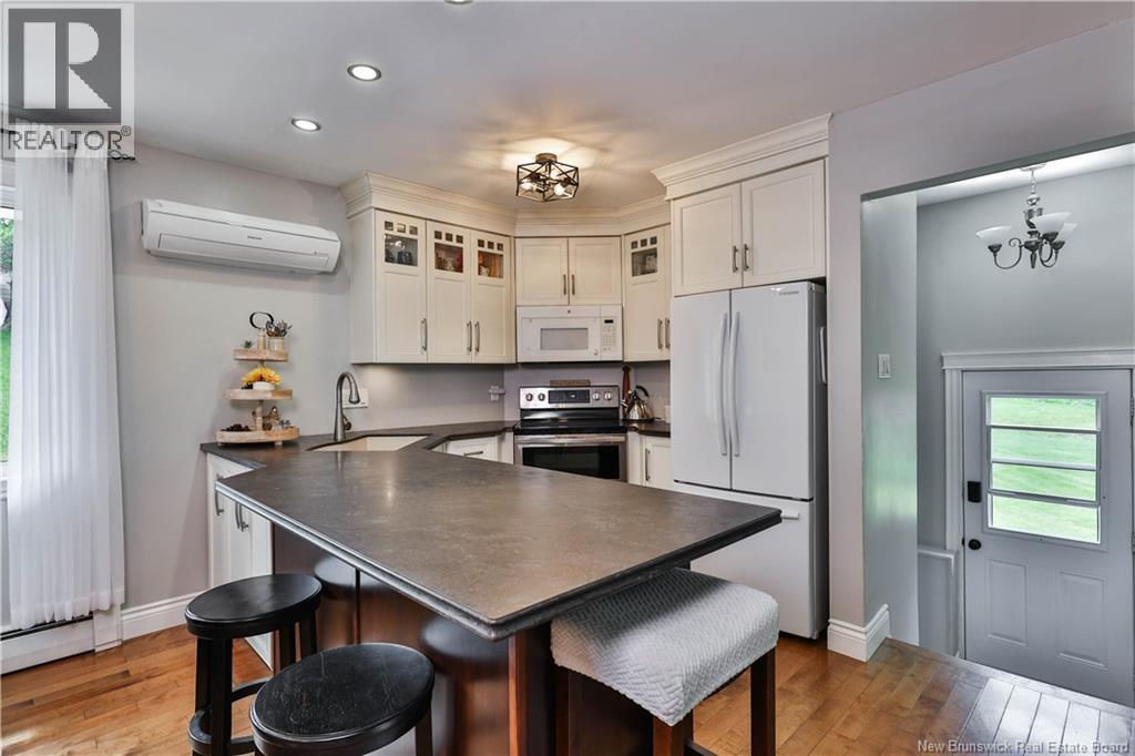 18 Quispamsis Road, Quispamsis — photo 3