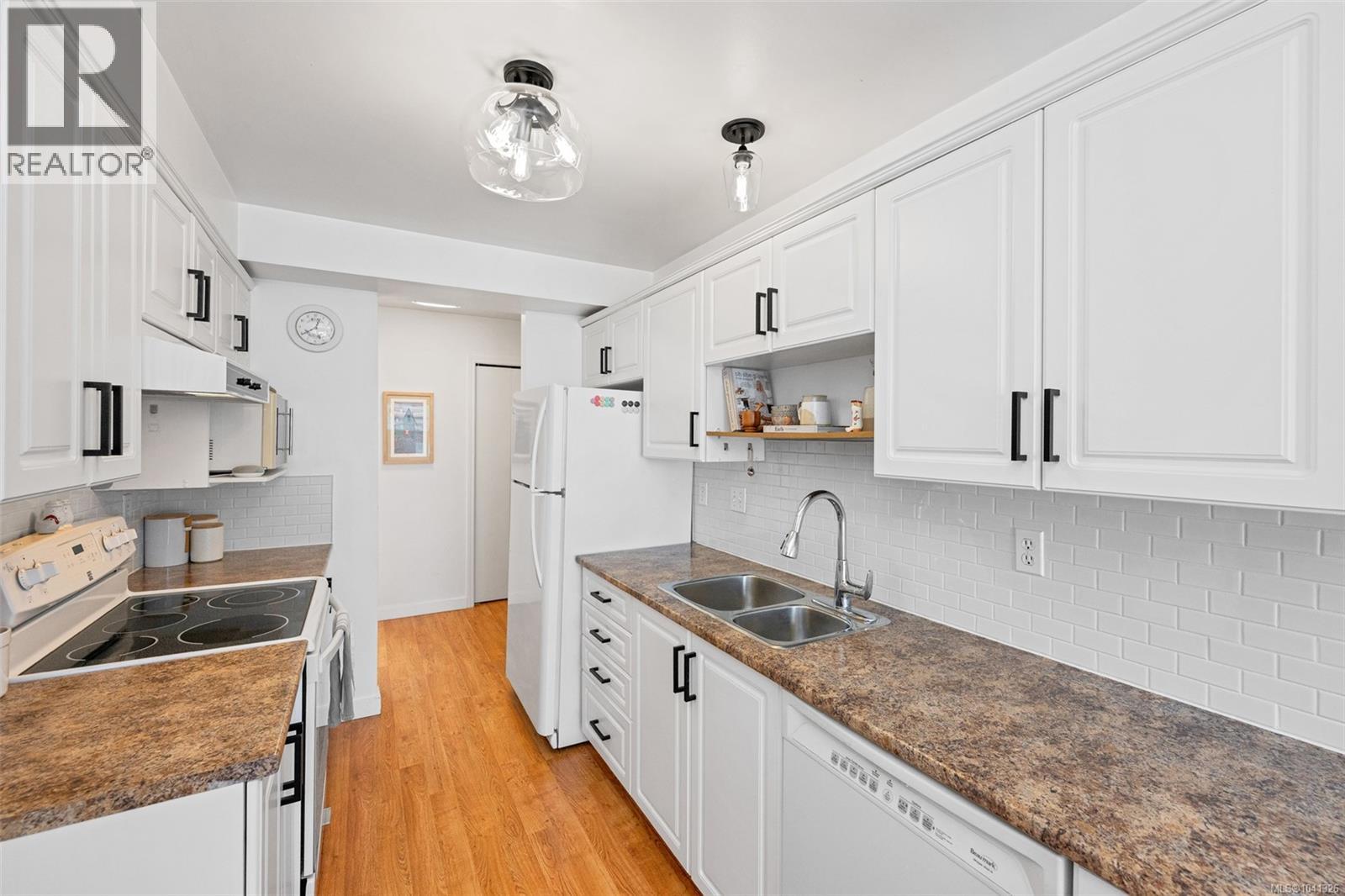 #409 520 Dunedin St - 10