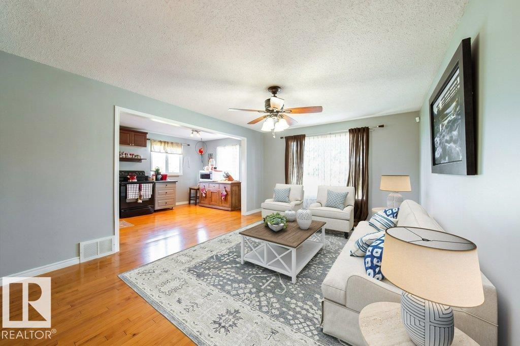 4823 10 AV NW — photo 9