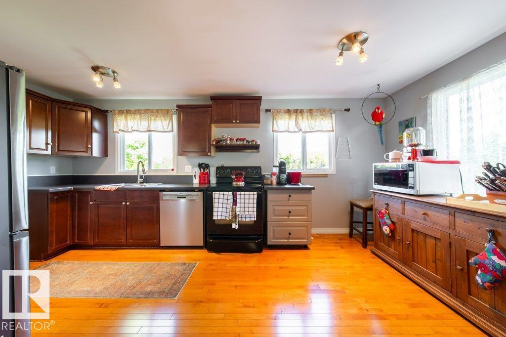 4823 10 AV NW — photo 11