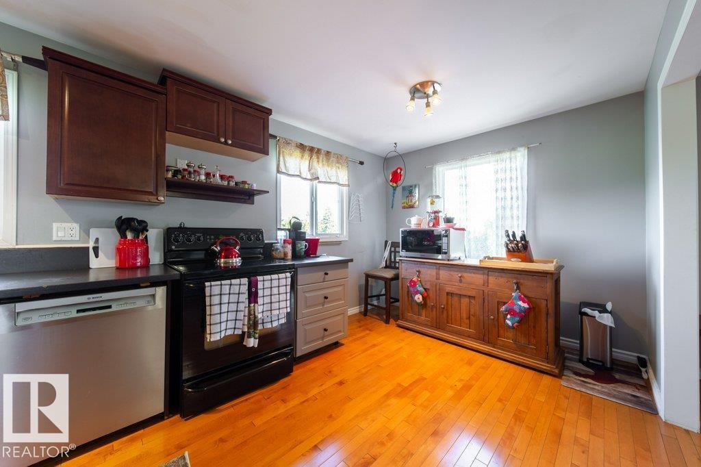 4823 10 AV NW — photo 13