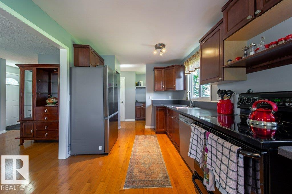 4823 10 AV NW — photo 14