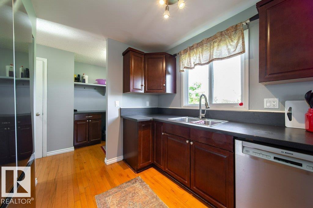 4823 10 AV NW — photo 15