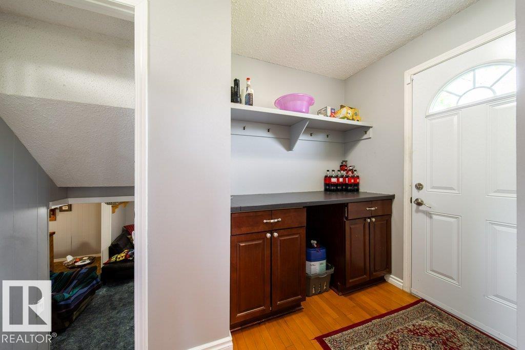 4823 10 AV NW — photo 16