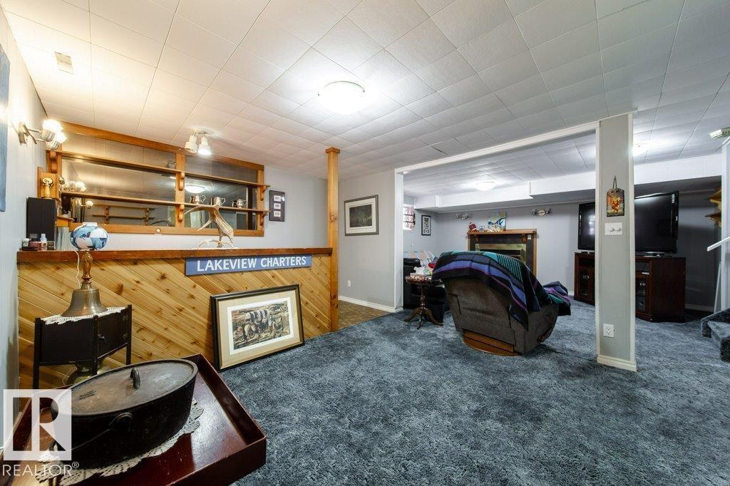 4823 10 AV NW — photo 32