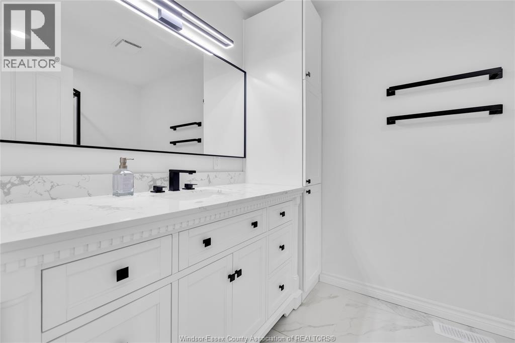 28 CLEOPHAS DRIVE - 11