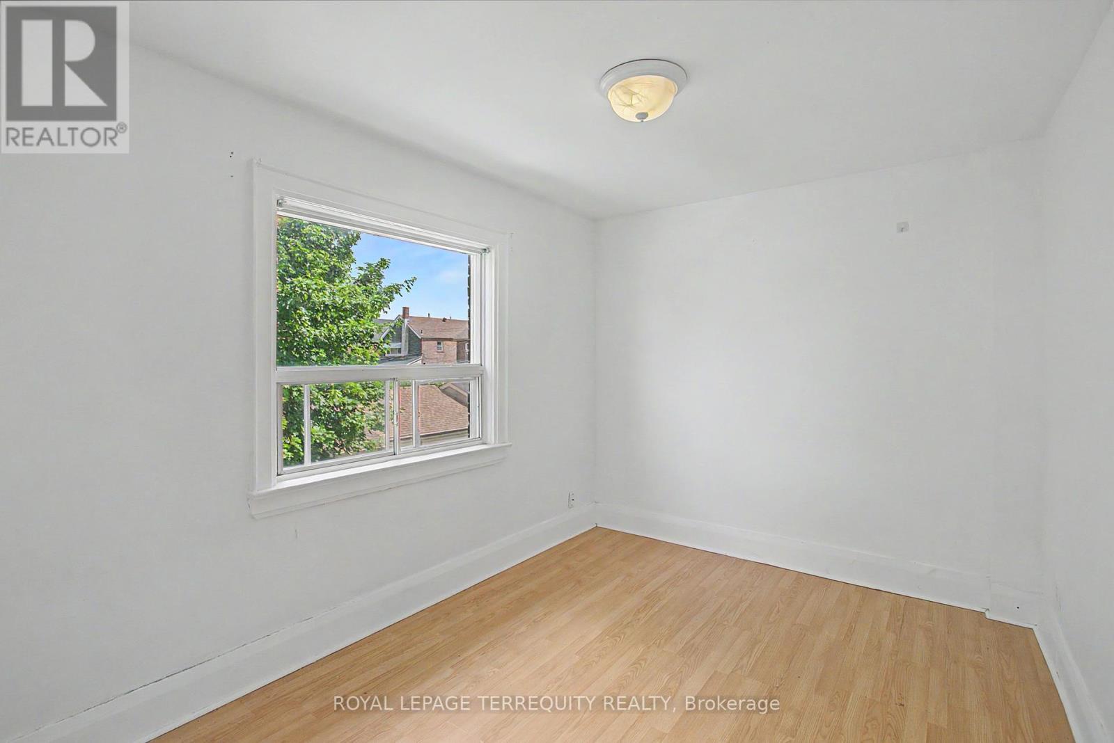 122 ASCOT AVENUE - 20