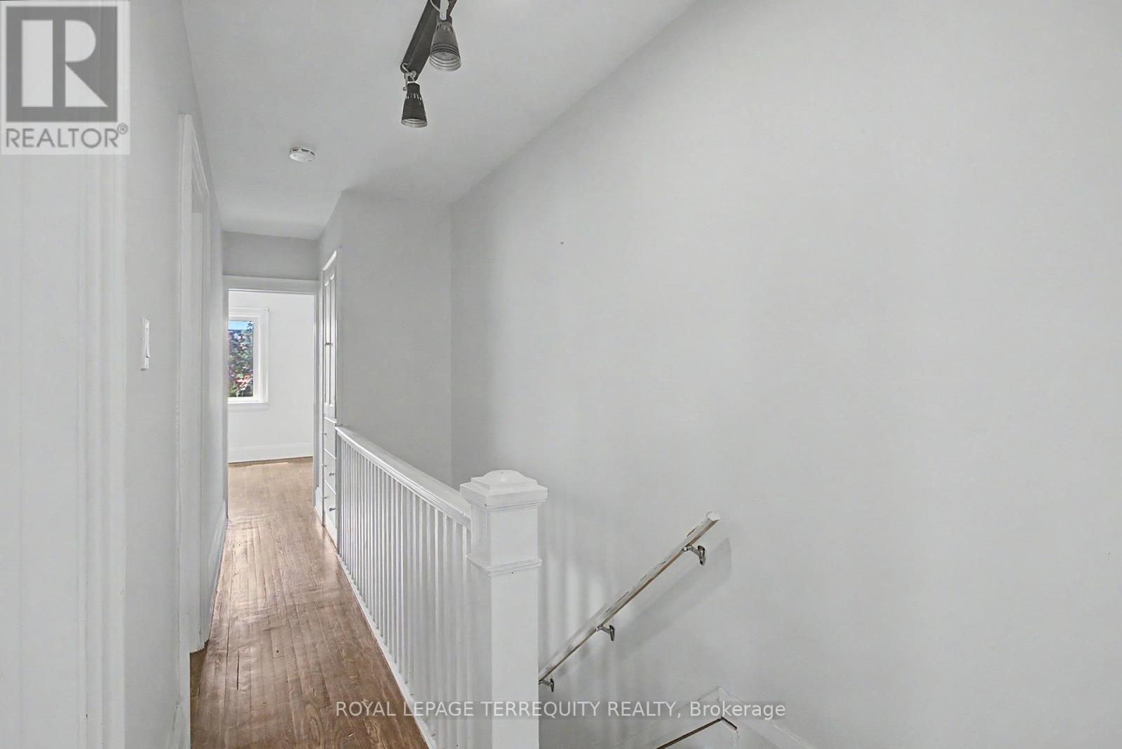 122 ASCOT AVENUE - 24