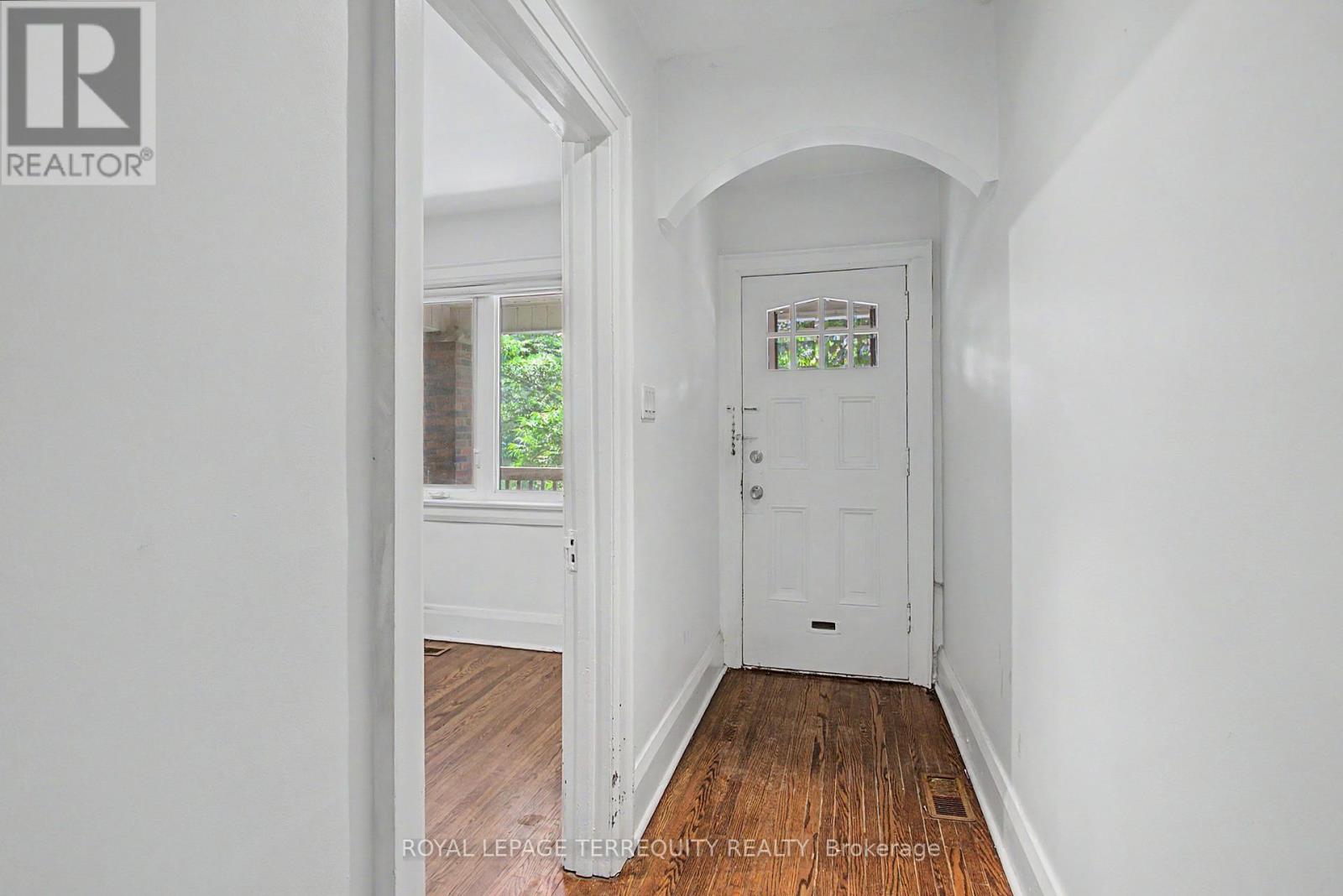 122 ASCOT AVENUE - 4