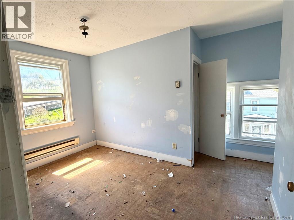 483 Demonts Street - 11