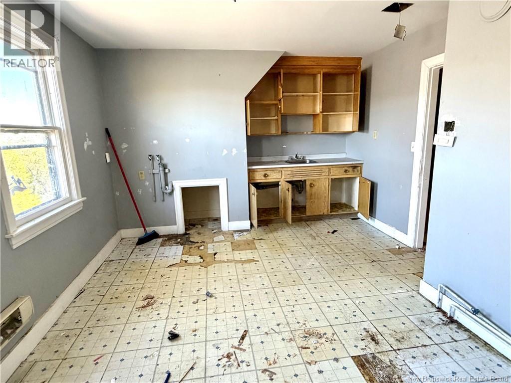 483 Demonts Street - 13
