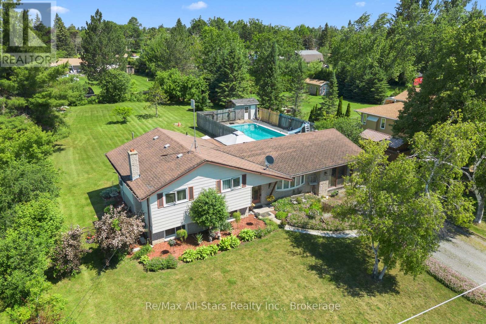 19 JANET DRIVE - 1