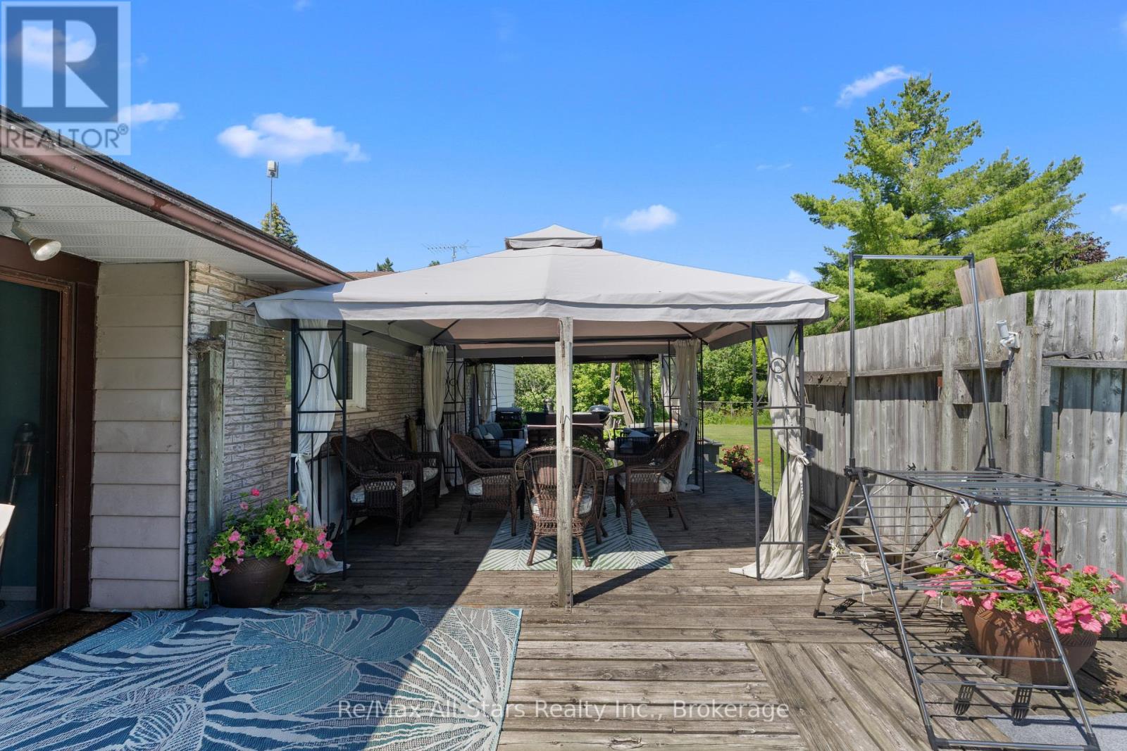 19 JANET DRIVE - 28