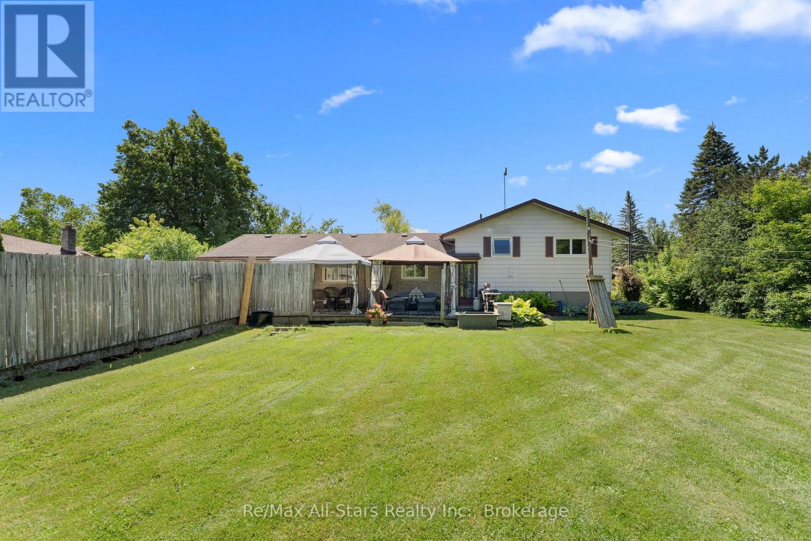 19 JANET DRIVE - 30