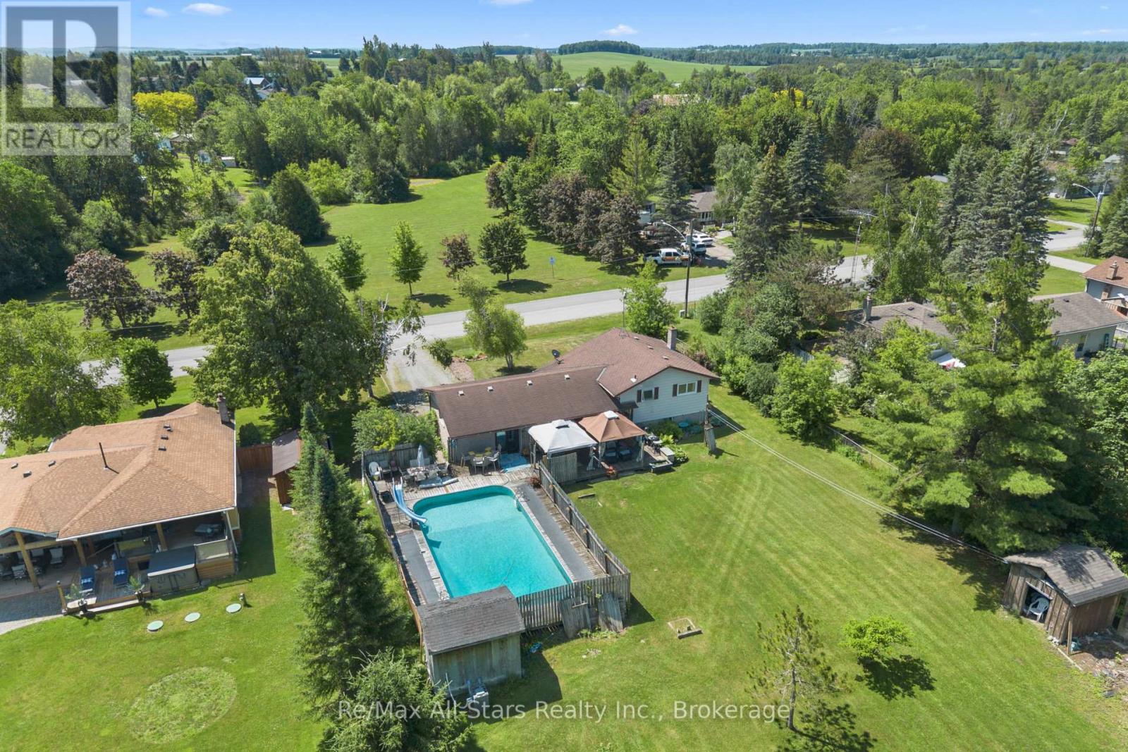 19 JANET DRIVE - 34