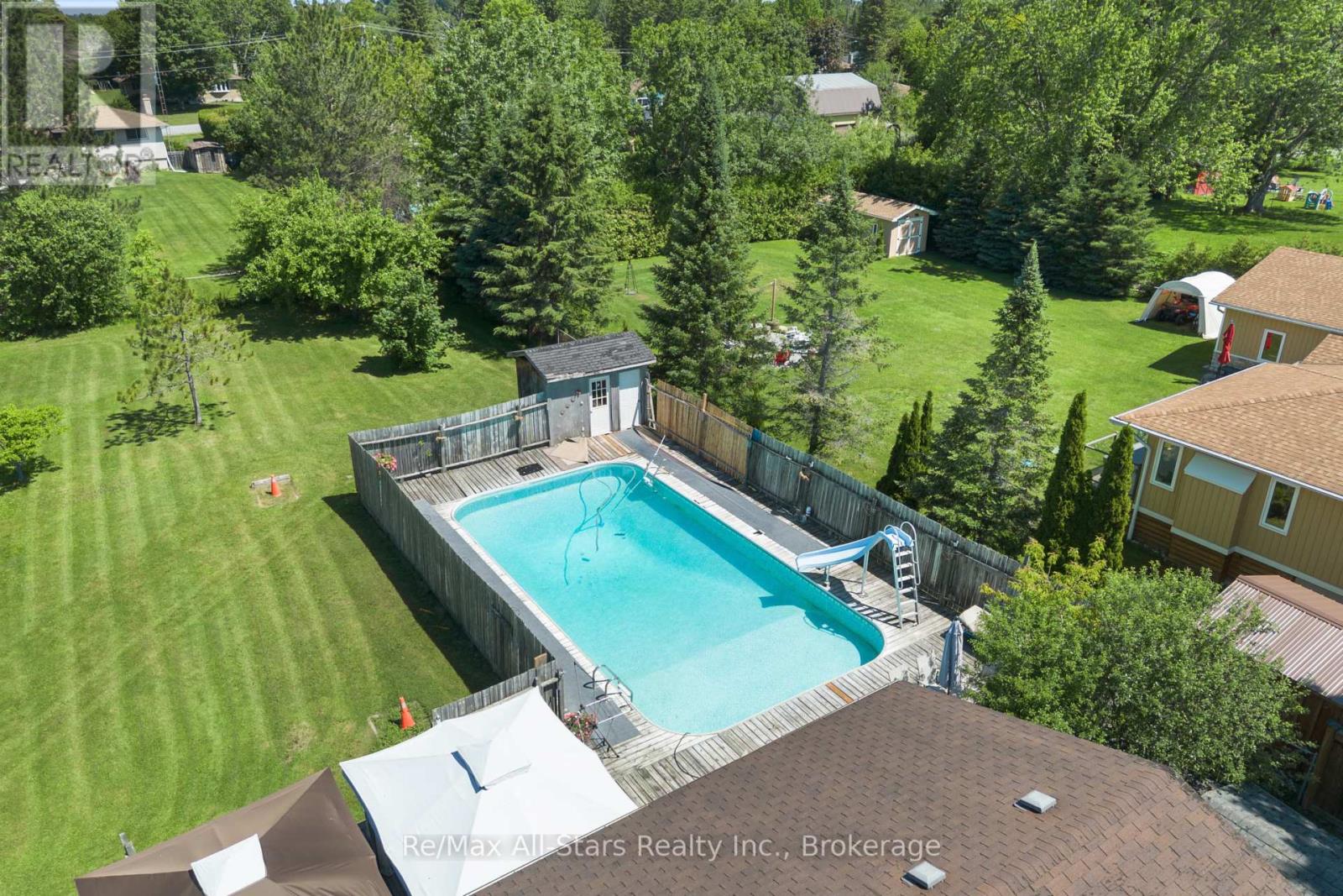 19 JANET DRIVE - 35