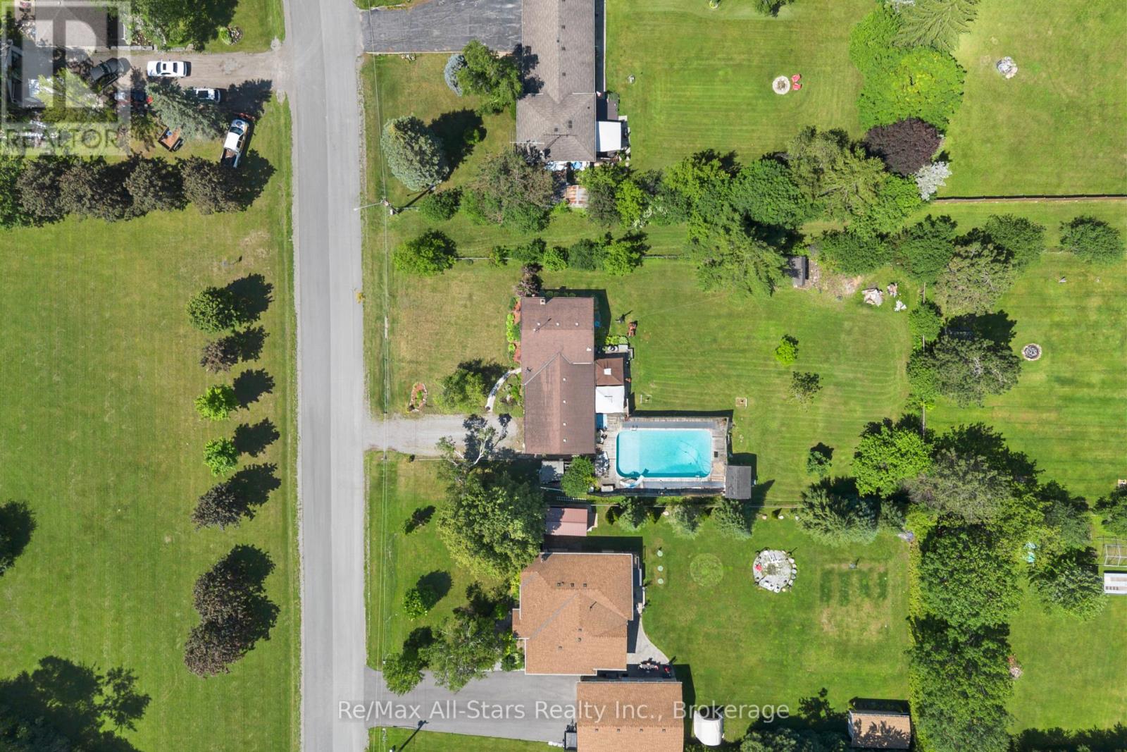 19 JANET DRIVE - 36