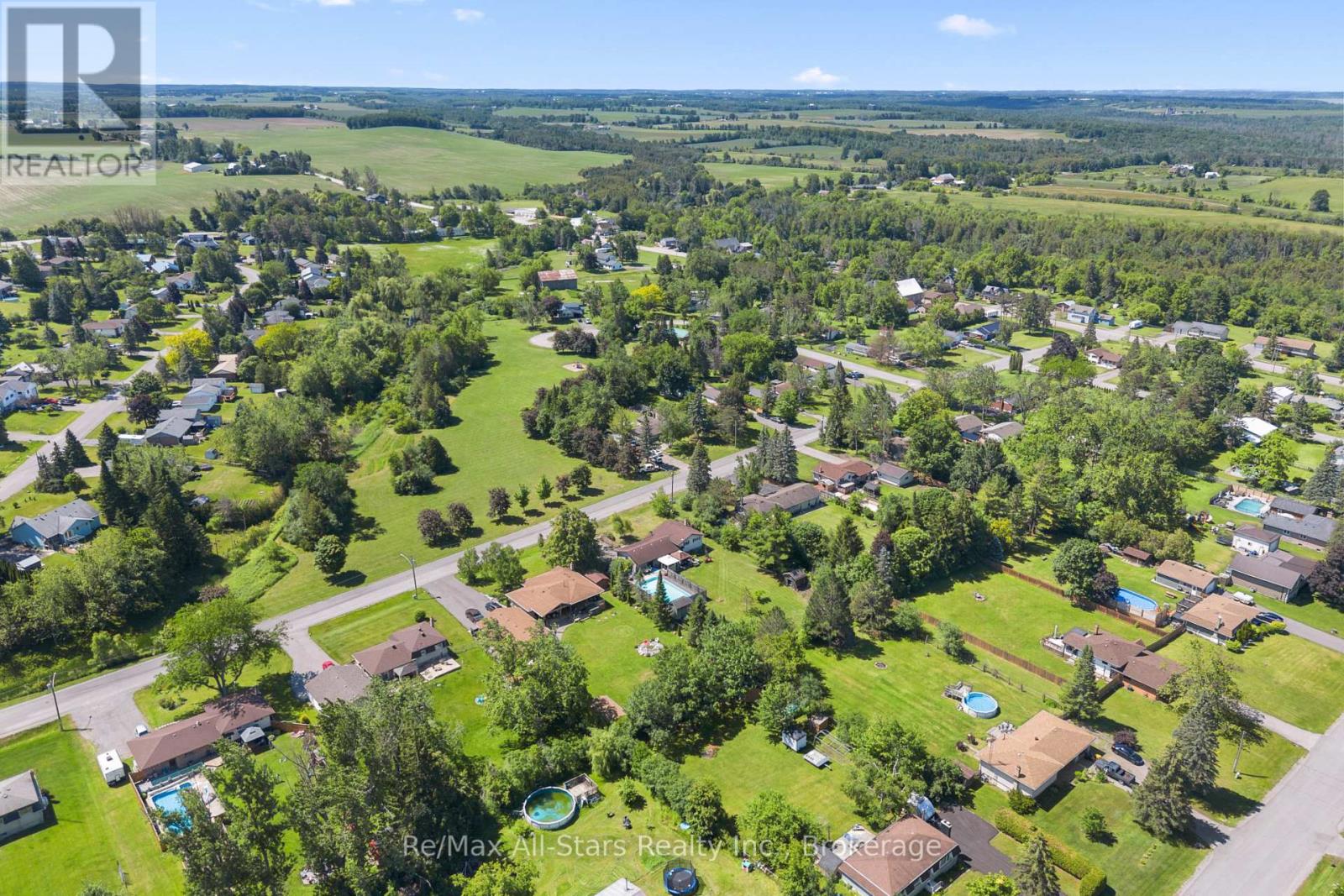 19 JANET DRIVE - 39