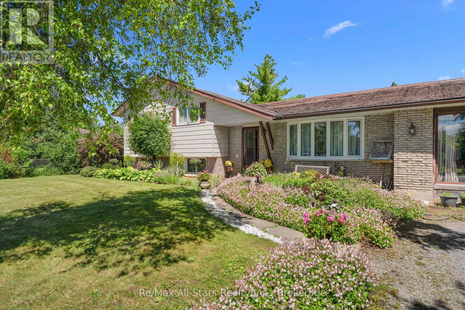 19 JANET DRIVE - 6