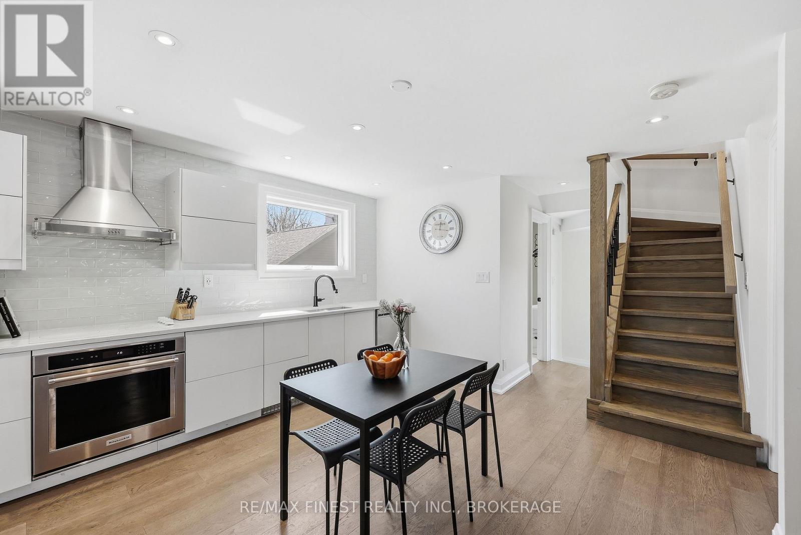 258 COLLEGE STREET - 11