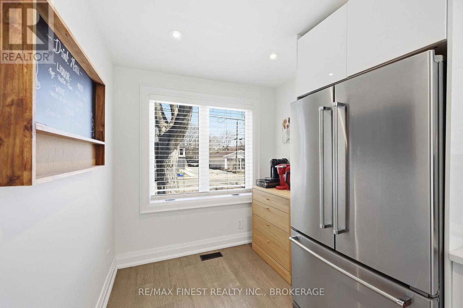 258 COLLEGE STREET - 15