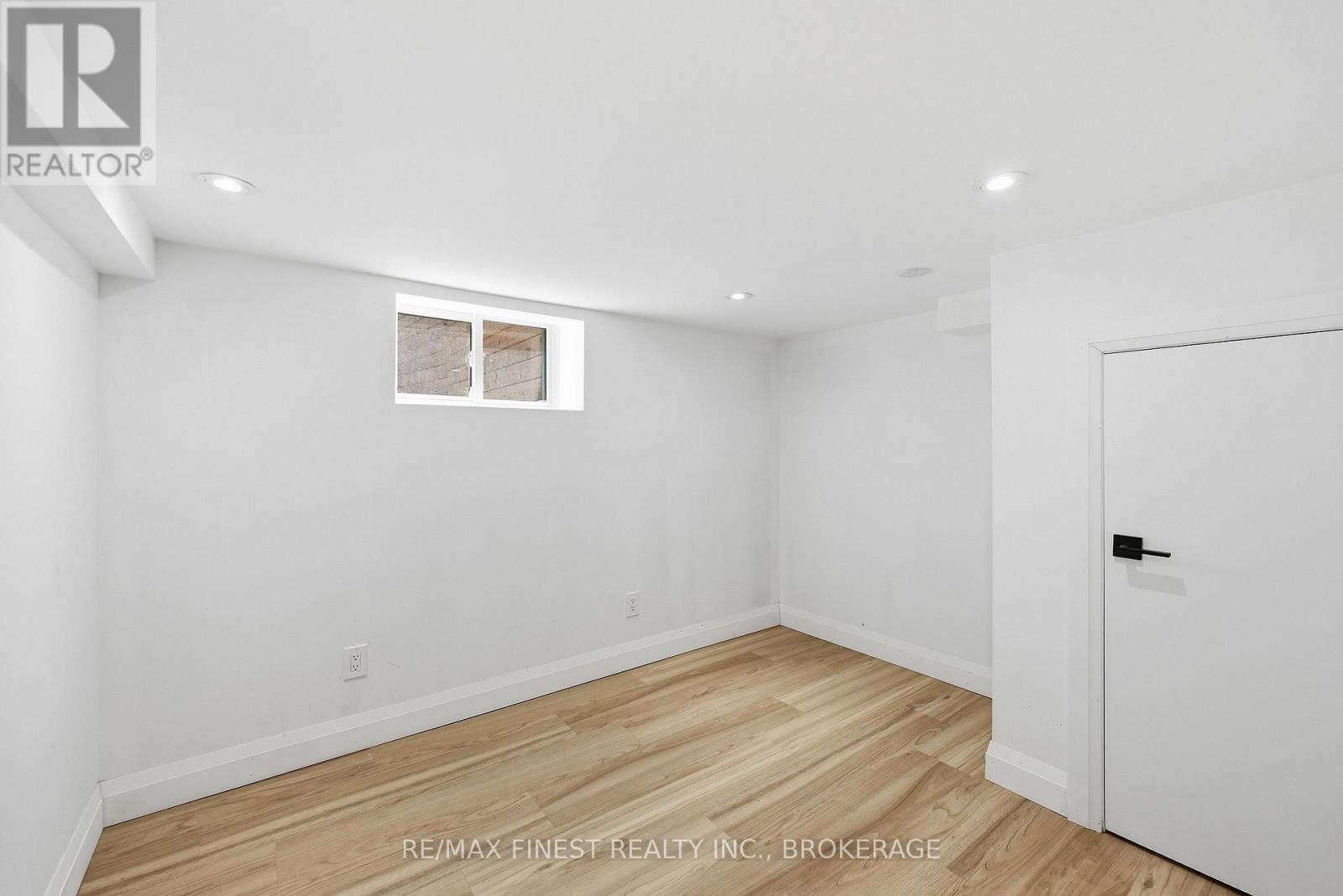 258 COLLEGE STREET - 31