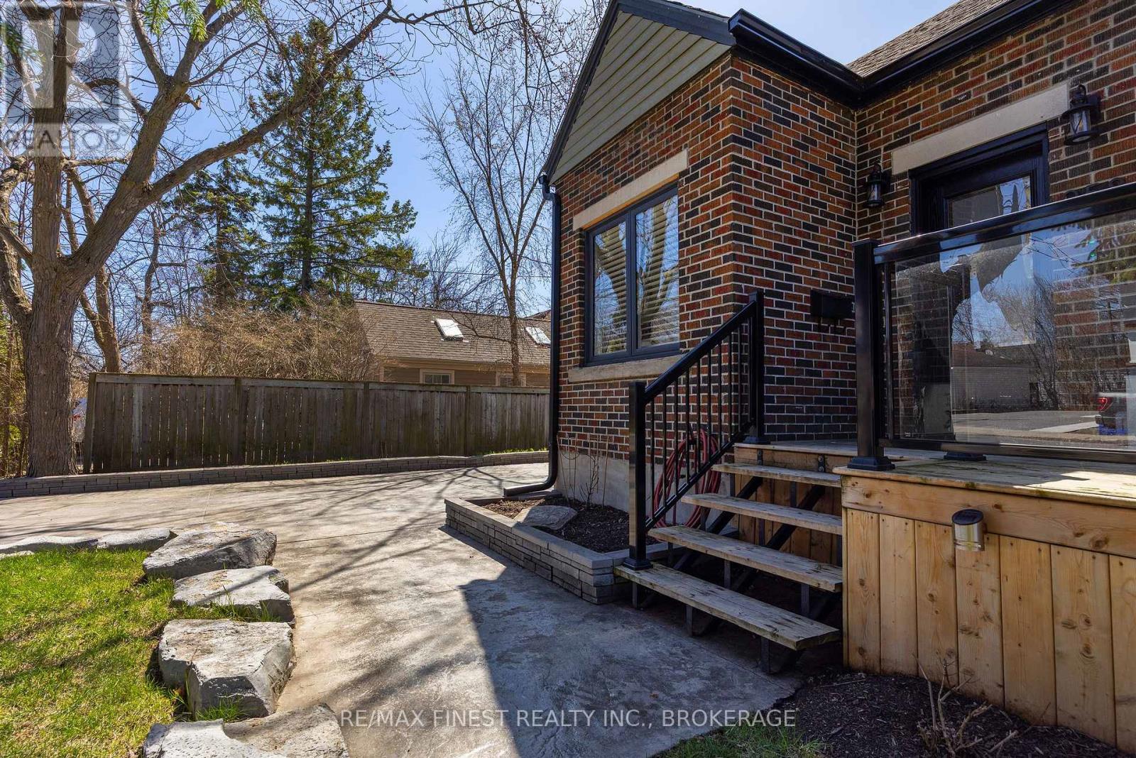 258 COLLEGE STREET - 4