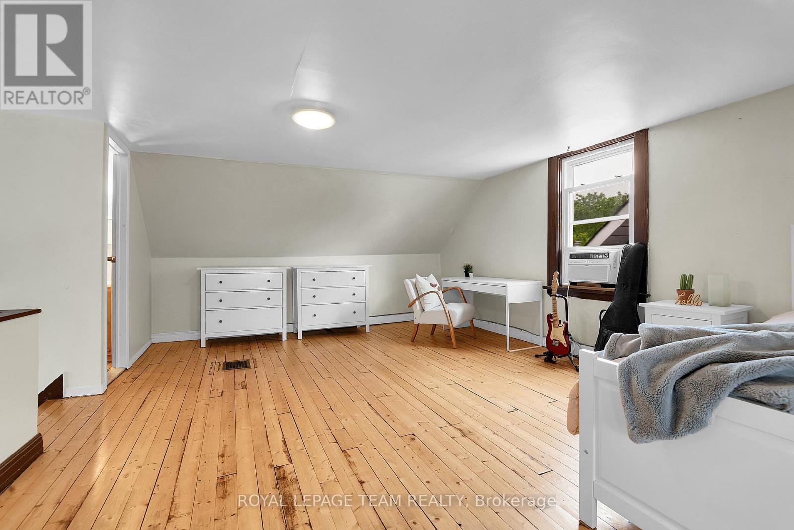 40 GROSVENOR AVENUE - 25